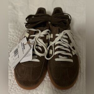 NWT Adidas Handball Spezials Earth Strata Brown
SIZE 7.